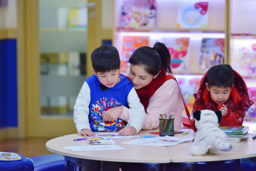 安吉给胡可打电话大哭 淡定小鱼儿不惧扎针_综