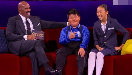 Video footage of a young Latin dancer from China named Xiong Fei has brought smiles to people