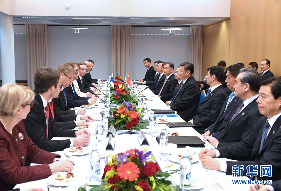 4月5日，国家主席习近平在赫尔辛基会见芬兰总理西比莱。 新华社记者张铎 摄