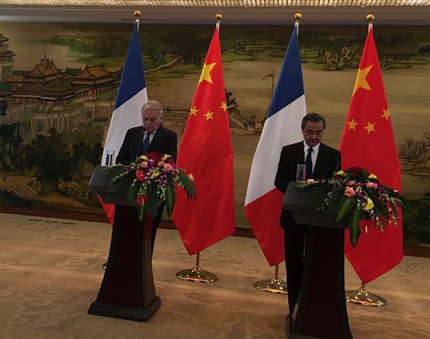 外长共同会见记者】王毅:朝鲜半岛危险局面值