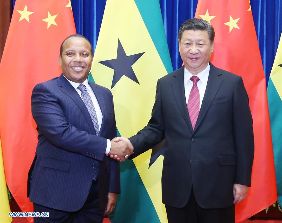 Chinese President Xi Jinping (R) meets with Sao Tome and Principe Prime Minister Patrice Trovoada in Beijing, capital of China, April 14, 2017. (Xinhua/Yao Dawei)