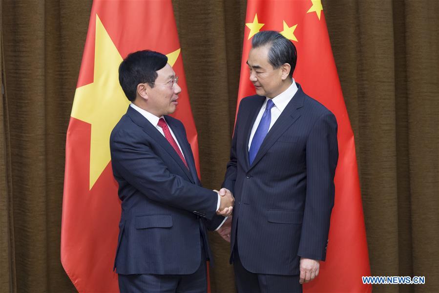 Chinese Foreign Minister Wang Yi (R) meets with Vietnamese Deputy Prime Minister and Foreign Minister Pham Binh Minh in Beijing, capital of China, April 18, 2017. (Xinhua/Cui Xinyu)