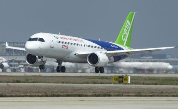 国产大飞机首飞,中国制造十年磨一剑