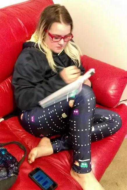 美国爱心警察帮小朋友解答数学题 青少台 央视网 cctv com