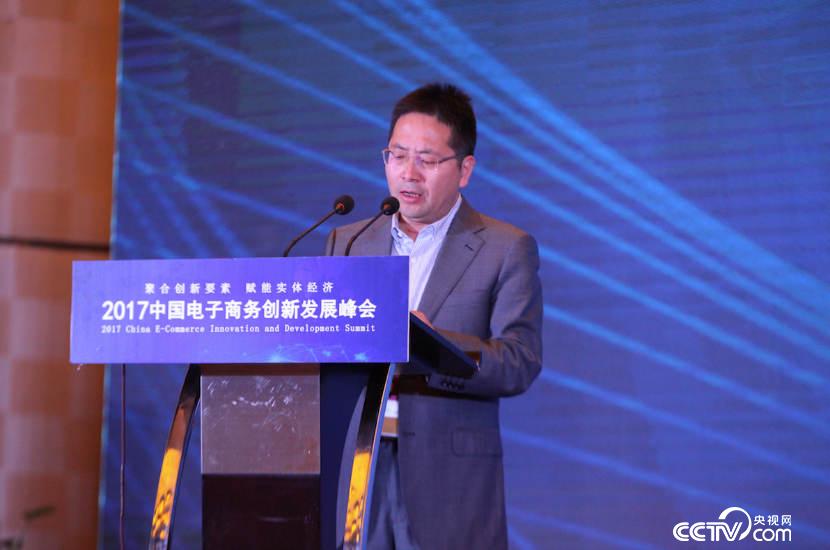 （贵阳市人民政府副市长钟汰甬发表致辞）