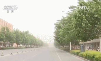 大风强沙尘天气突袭新疆多地 局地风力达10级