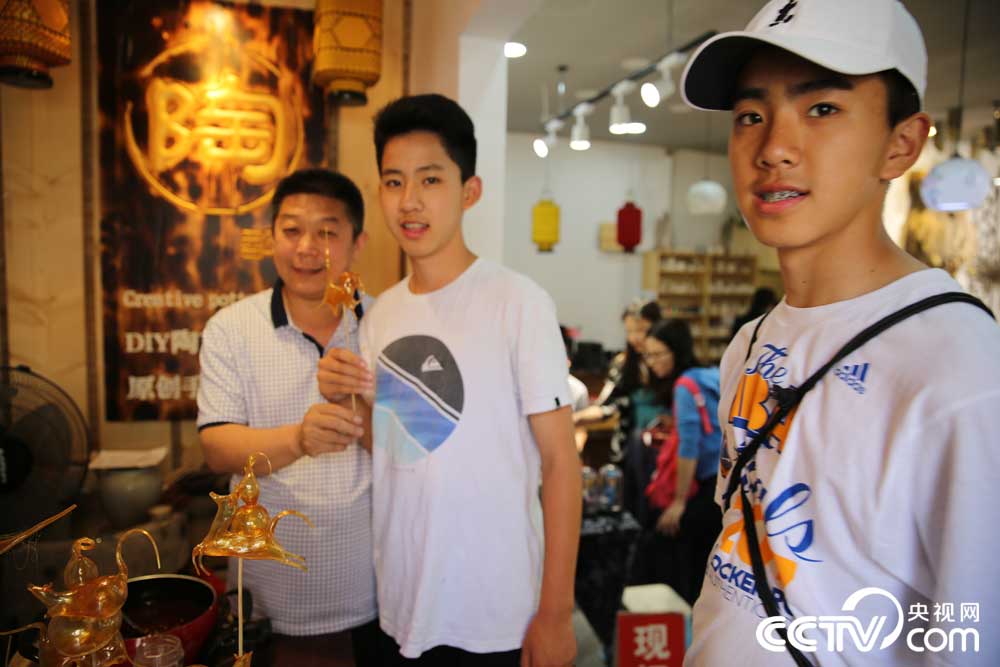 Sugar-figure blowing: an art to watch and taste - CCTV News - CCTV
