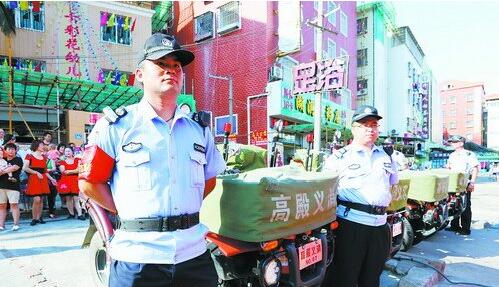 高殿义务消防队展示迷你型消防车。