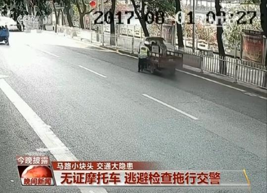 上海高中生骑 死飞 蛇行街头 掰轿车反光镜闯红