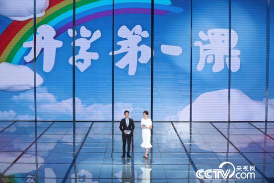 图：撒贝宁董卿担任主持人。