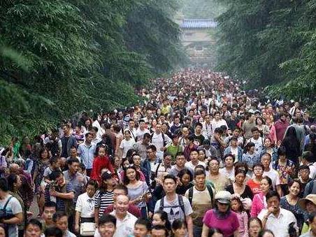 10月1日全国铁路发送旅客超1500万人 创历史