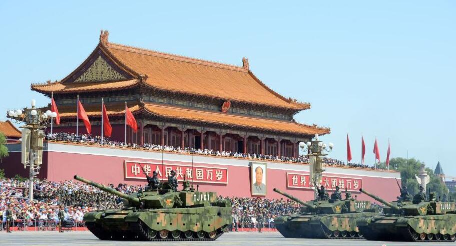 9月3日上午，抗战胜利日阅兵99A主战坦克方队通过天安门广场。