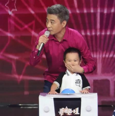 厉害了!3岁萌娃识3000多字,200首歌曲秒听前