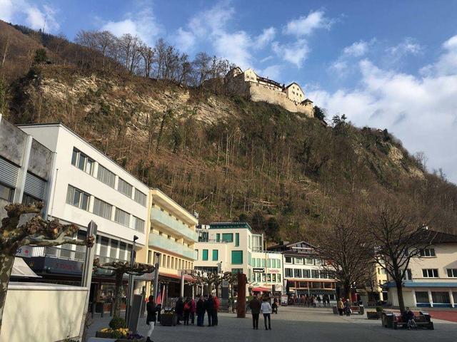 列支敦士登国旗含义_列支敦士登人均gdp(3)