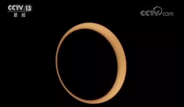 男生宿舍变成太空舱 遥控垃圾桶、电动窗帘…