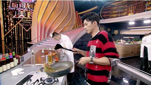 《听得到的美食》叶祖新对战李斯羽 颠勺技术惊艳全场_综艺_央视网(cctv.com)