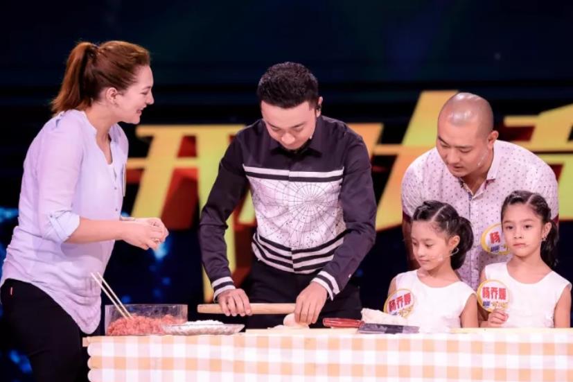 跨国家庭欢乐多,美国丈夫竟被大连妻子带出一