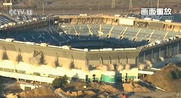 庞蒂亚克银顶体育场定向爆破画面