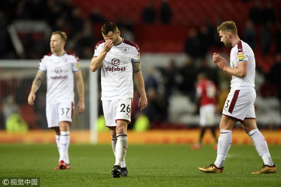 英超-曼联2-2绝平伯恩利 巴德斯利失落捂脸