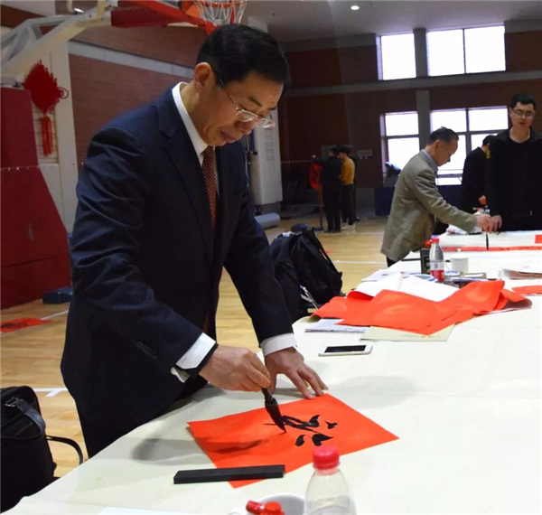 丁嘉耕先生现场书写