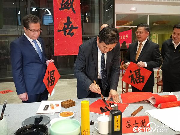 苏士澍现场书写