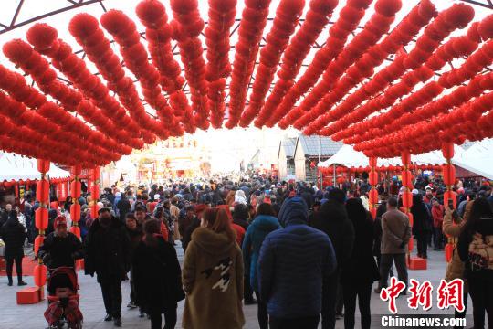 沈阳年味最浓的地方:超百万人逛北市场皇寺庙