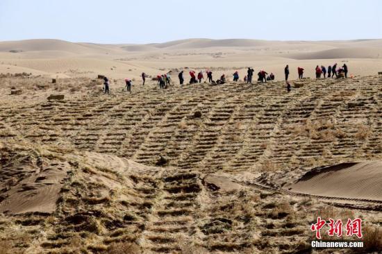 媒看两会:速度、奇迹与利好 新时代中国方案引