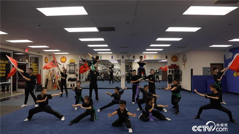 （图为中华武校驻美国分校训练场景）