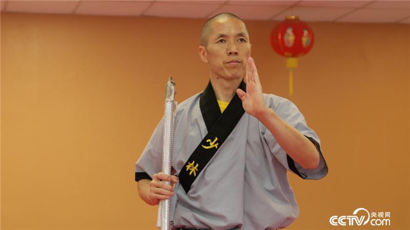 （图为叶兴烈练武）