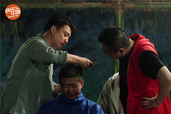 李诞遭剃头成游乐项目 何炅托尼再营业