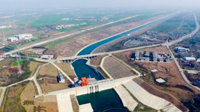 南水北调中线工程河南淅川陶岔渠首枢纽工程. 新华社记者李博摄