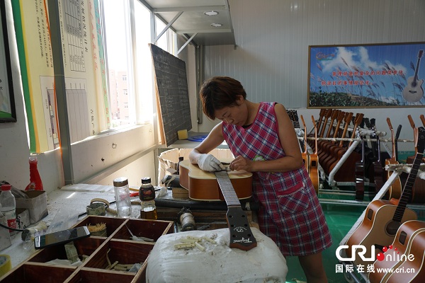 【脱贫攻坚在行动】正安县小吉他弹出激荡人