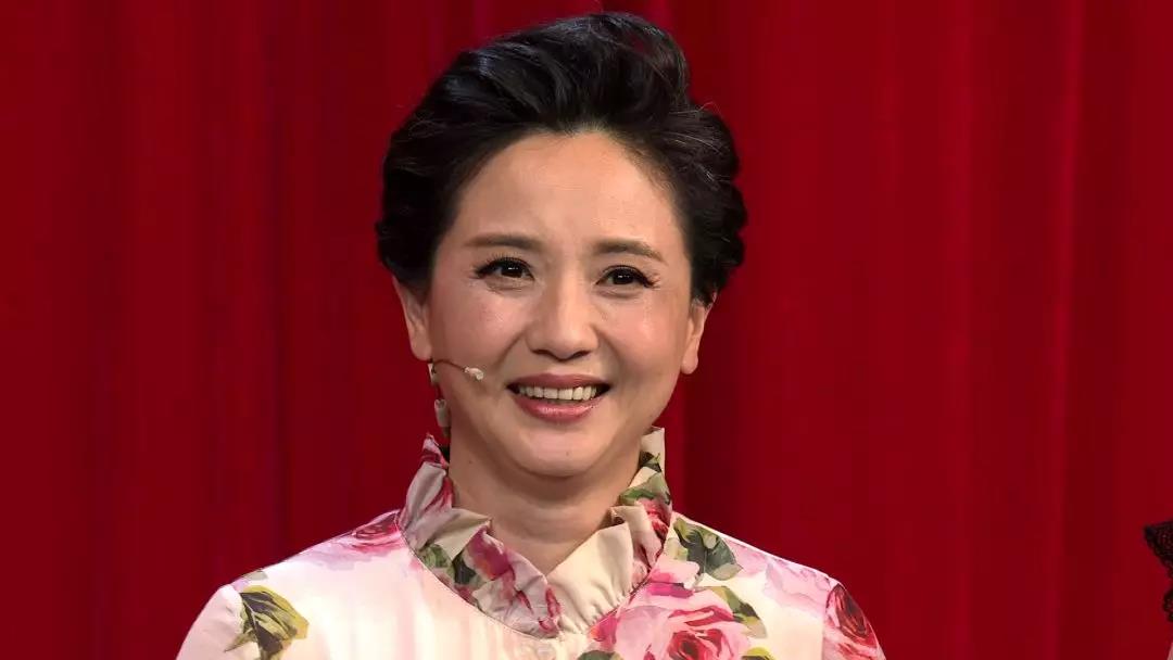 她是89版电影《红楼梦》里的林黛玉,女儿现身