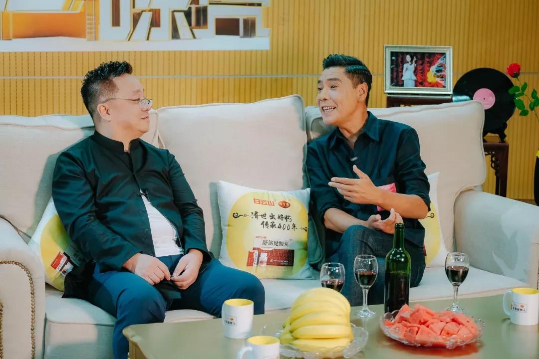 与张宏光、屠洪刚、韩磊、阎维文、李玲玉、乌