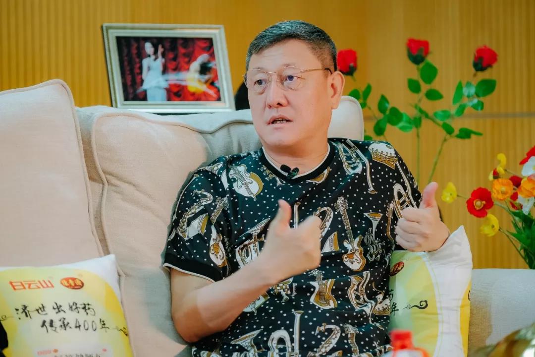 与张宏光、屠洪刚、韩磊、阎维文、李玲玉、乌