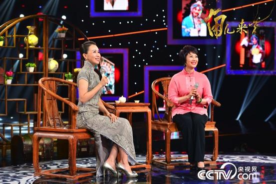 主持人董艺与董圆圆