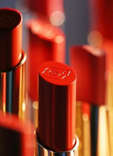 宫斗升级？故宫淘宝彩妆停产 故宫文创馆口红发货