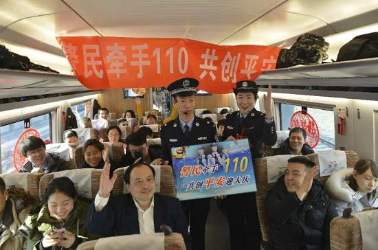 天津铁路公安处乘警支队登上京津城际开展11