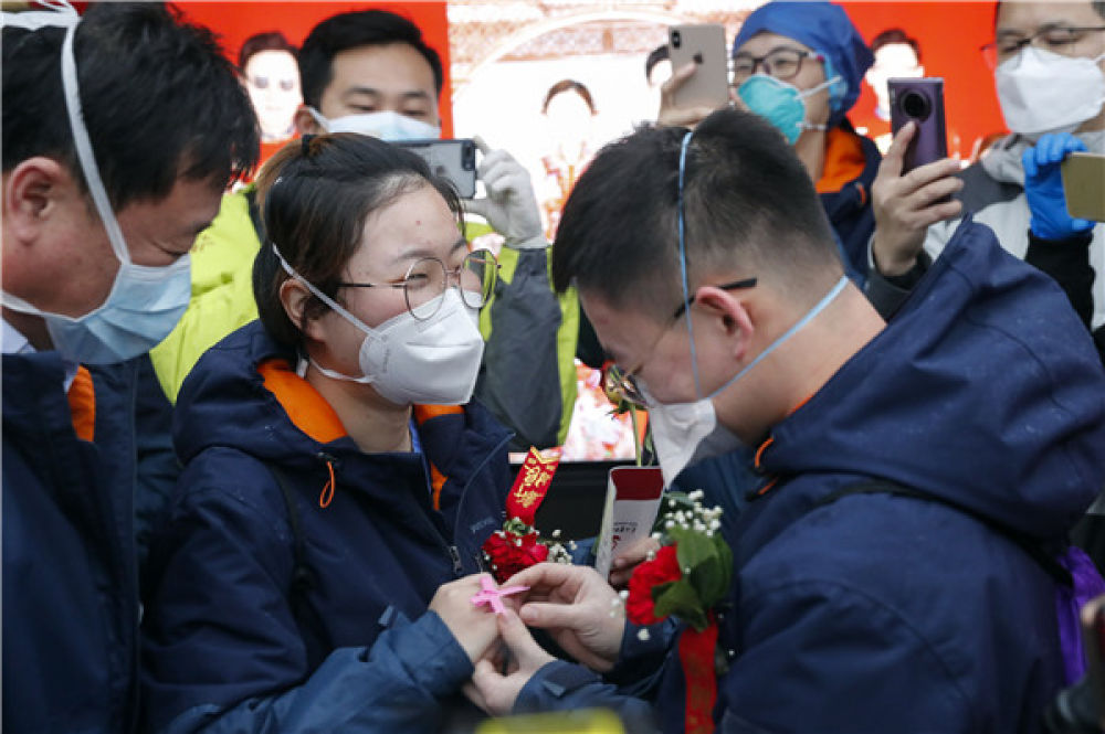 『赤子之歌』赤子之歌——记奋战在抗疫一线的90后白衣战士