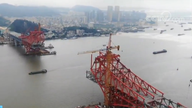 广州双层通道 双向八车道 广州明珠湾大桥边跨顺利合龙