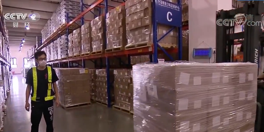 上海上海保税区“满仓”运作 高端进口消费品都在加速备货