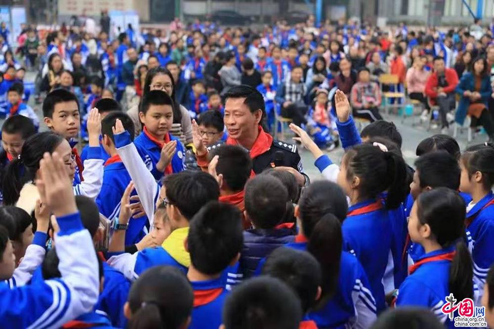 奋战【中国故事】国际禁毒日：奋战在缉毒一线的“他”和“它”