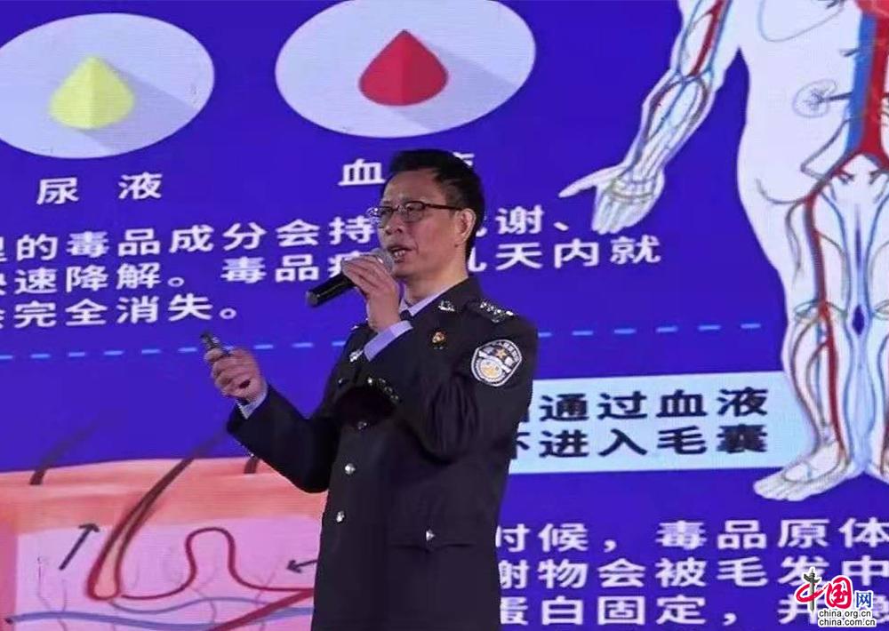 奋战【中国故事】国际禁毒日：奋战在缉毒一线的“他”和“它”