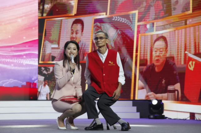 现场采访《阿虎师傅》的主人公胡阿虎