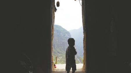 悬崖村悬崖村”90后媳妇：努力供孩子们上大学 让他们自由自在恋爱