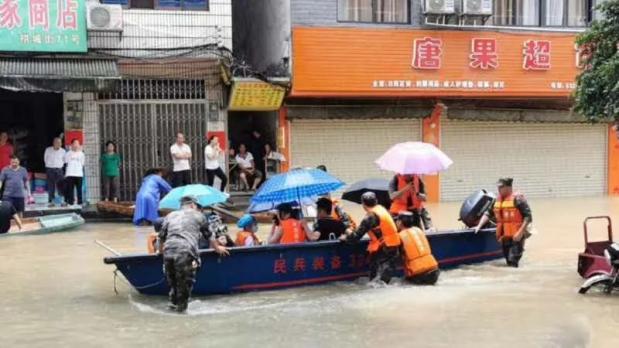 娘子军|在广西抢险抗洪第一线，她们是乘风破浪的“娘子军”