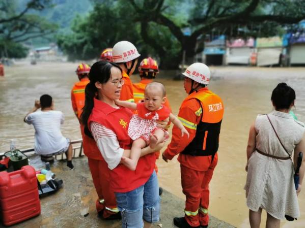 娘子军|在广西抢险抗洪第一线，她们是乘风破浪的“娘子军”