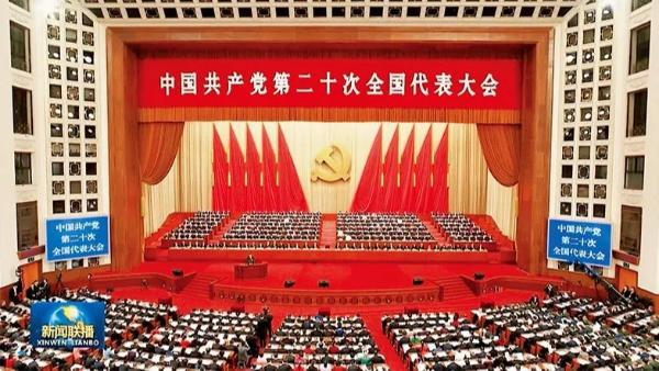 图为《新闻联播》呈现党的二十大开幕盛况。 中央广播电视总台供图