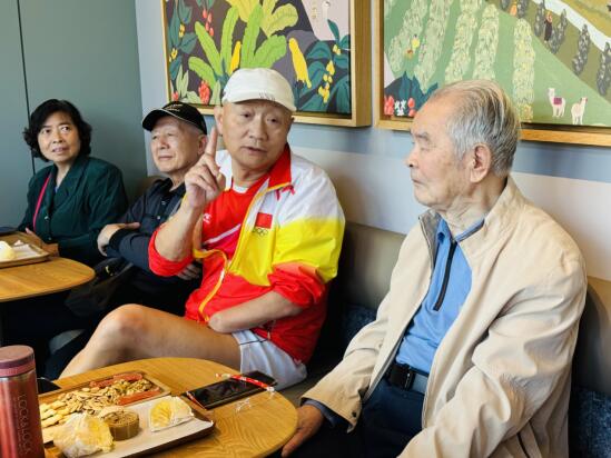 杭州亚残运会丨有爱无碍乐活重阳，听独臂大侠与羽毛球的不解之缘 图1