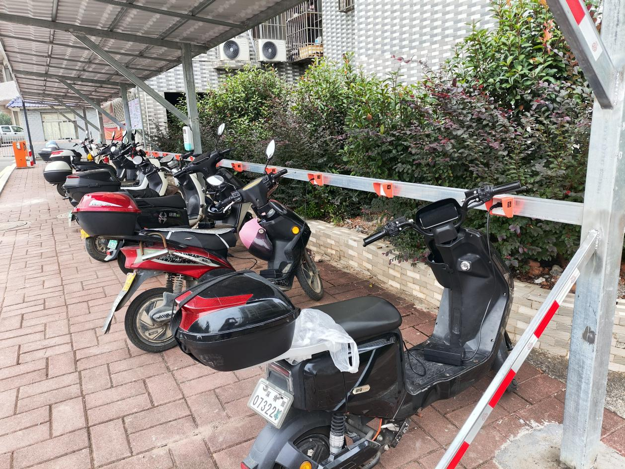 德昌凤凰城小区安装的电动车充电桩